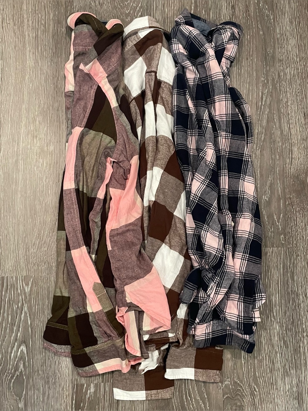 Tommy Hilfiger Women’s Flannel Button Down Tops Bundle size XL Like New